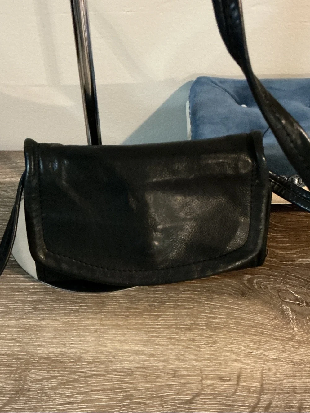 Kenneth Cole Black Leather Crossbody Wallet Small Flap Bag EUC 7.25x4.75x0.75